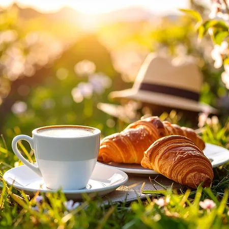 Bed & Breakfast Lontani Da Casa